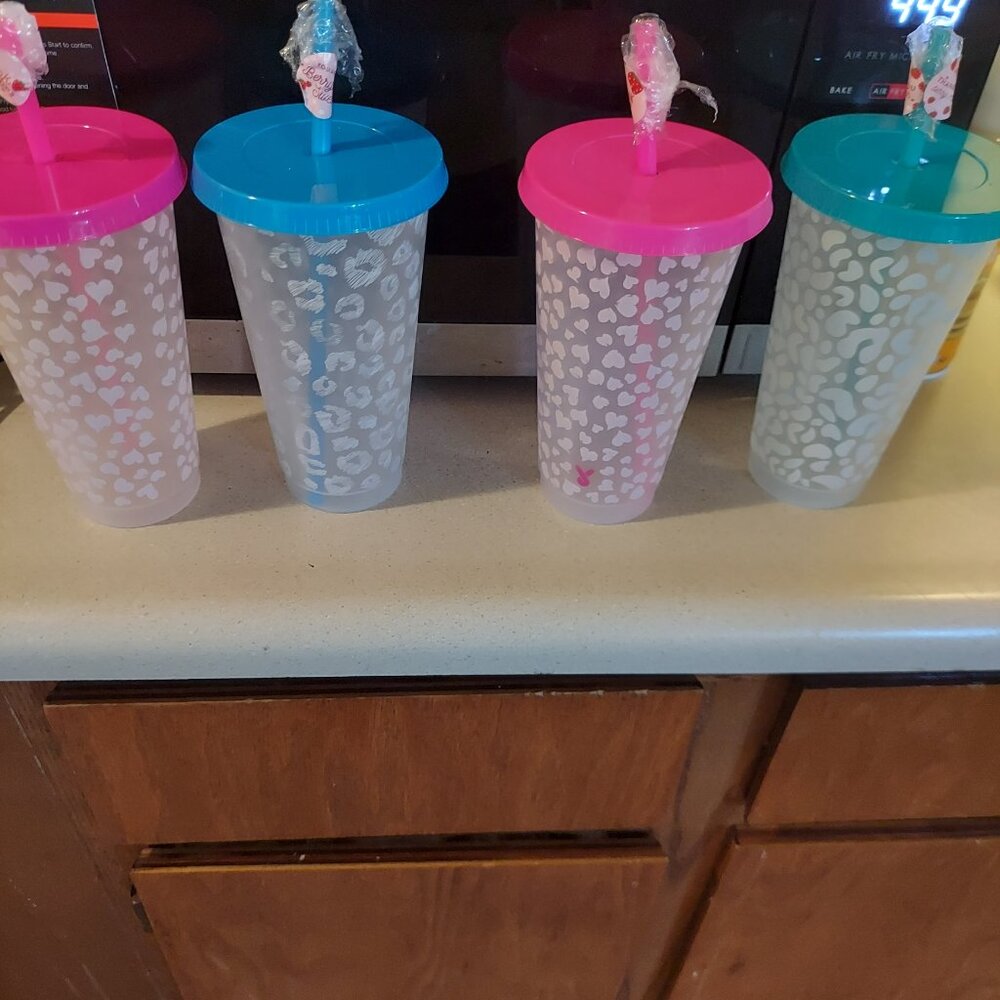 Bundle of 4 Changing Color Tumblers [Colors Vary]